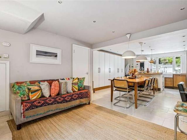 House for sale in Kensal Town, Bayswater