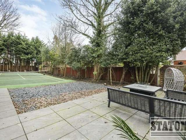 House for sale in Whetstone, Greater London