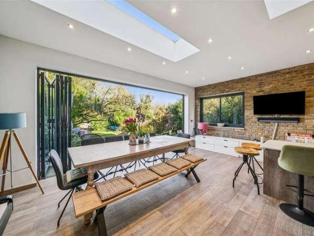 House for sale in London Borough of Hounslow, Strand
