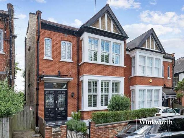 House for sale in West Finchley, Greater London