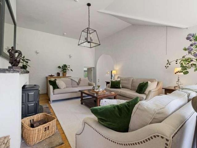 House for sale in Fole, Surrey