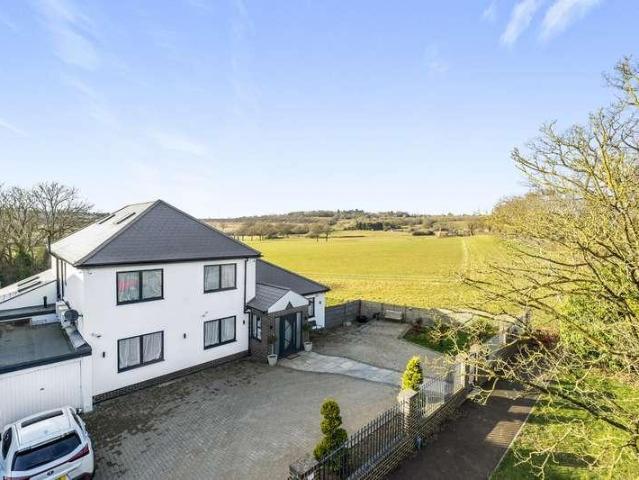 House for sale in Broadfields, Greater London