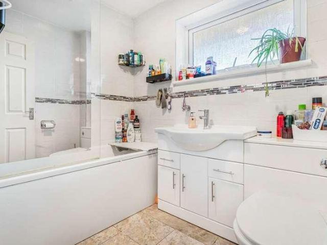 House for sale in London Borough of Croydon, Selsdon