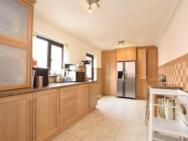 House for sale in Kingswood