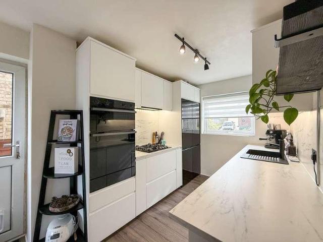 House for sale in Almondbury, West Yorkshire