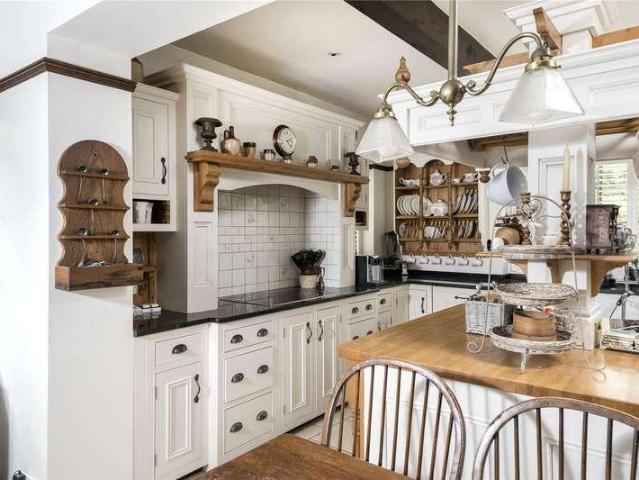 House for sale in Mill Hill, Greater London