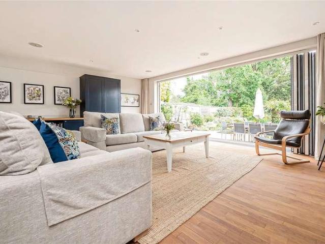 House for sale in New Malden, Greater London