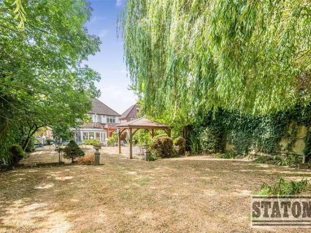 House for sale in Hadley Wood, Greater London