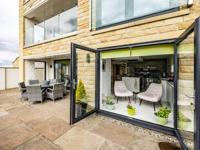 House for sale in Overthorpe, West Yorkshire