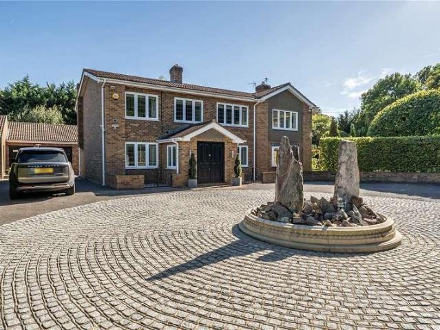 House for sale in Charvil, Woodley