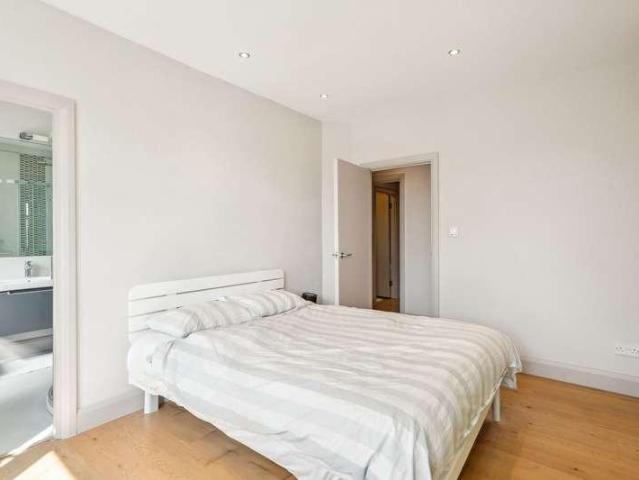House for sale in London Borough of Merton, Raynes Park