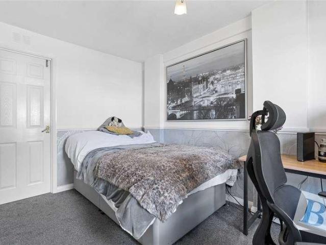 House for sale in Lee Chapel, Essex