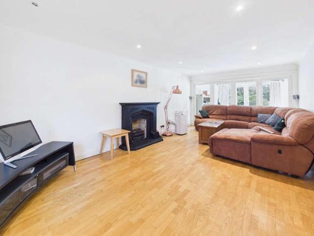 House for sale in Pound Hill, Crawley