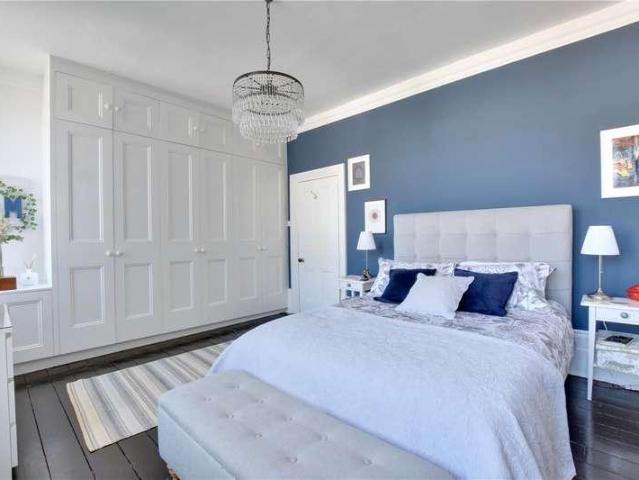 House for sale in East Greenwich, Greater London