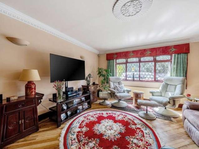 House for sale in Gerrards Cross, Tatling End