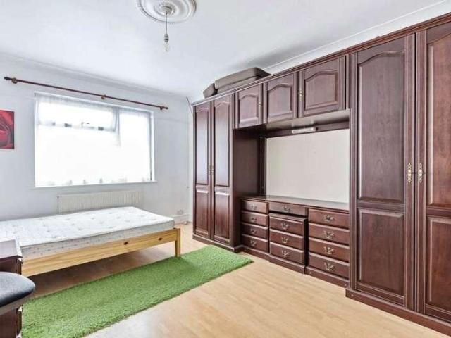 House for sale in Harrow Weald, Greater London