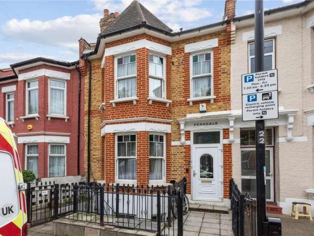 House for sale in Lower Clapton, Greater London