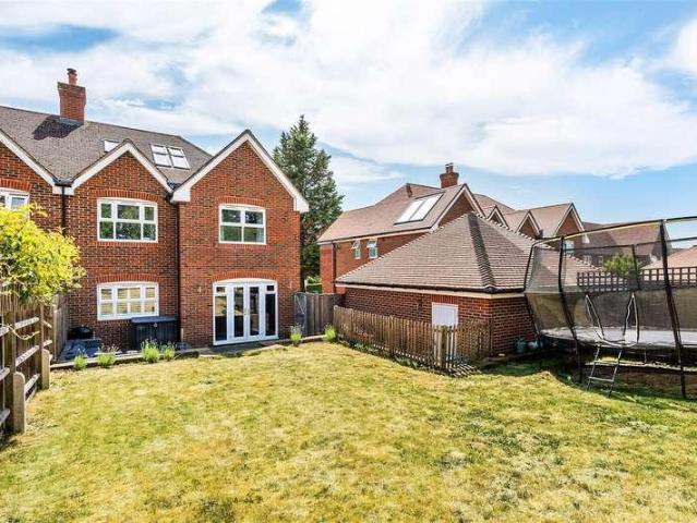 House for sale in Hillview, Surrey