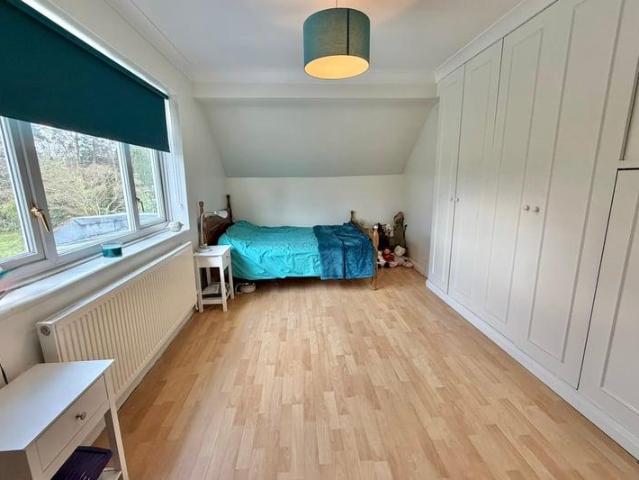 House for sale in Heol-las, Surrey