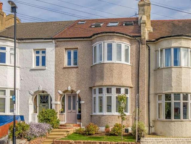 House for sale in Bell Green, Greater London