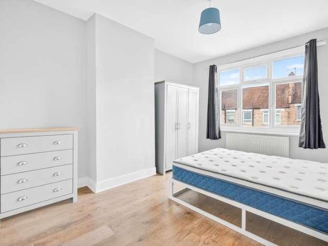 House for sale in Scotch Estate, Greater London