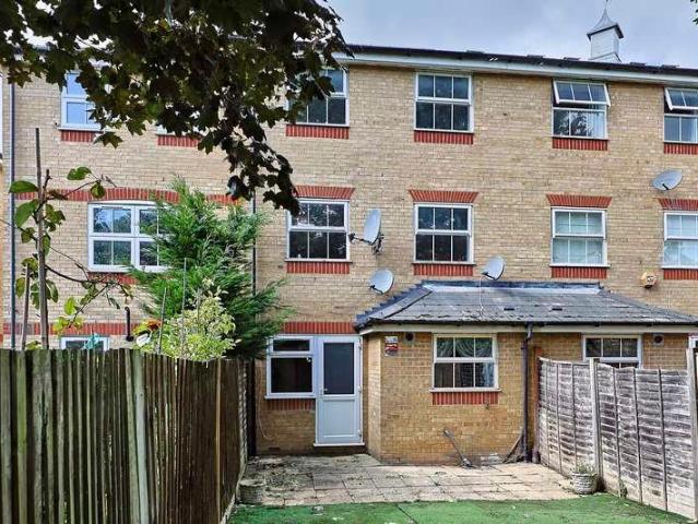House for sale in Enfield Island Village, Greater London