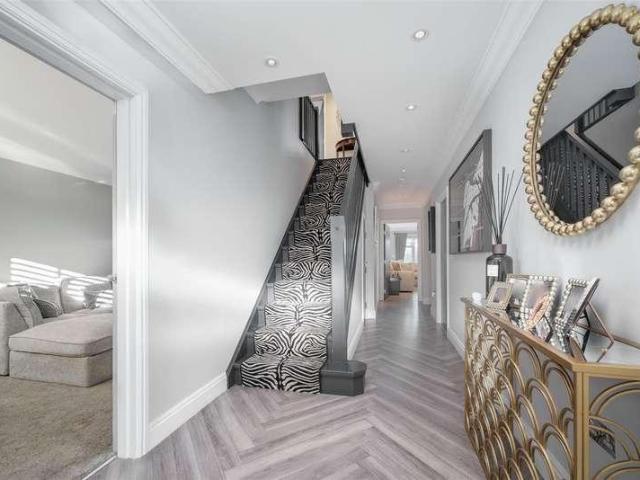 House for sale in Mill Hill, Greater London