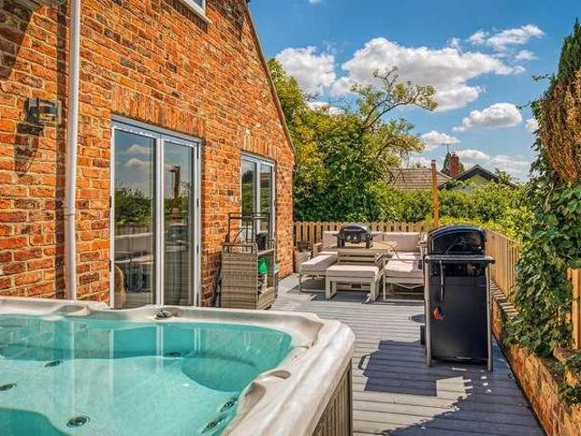House for sale in Kedleston, East Midlands