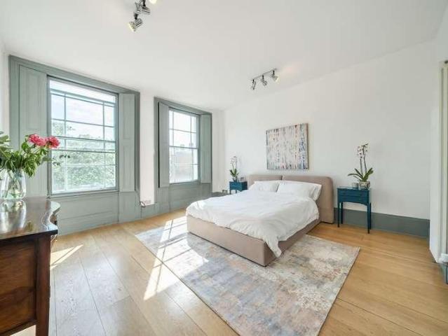 House for sale in Oval, Greater London