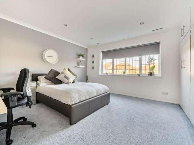 House for sale in Woodside Park, Greater London