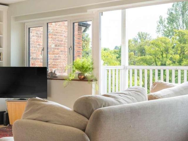 House for sale in Guildford Park, Guildford