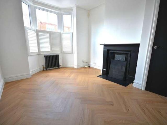 House for sale in Hillmorton Paddox, New Bilton