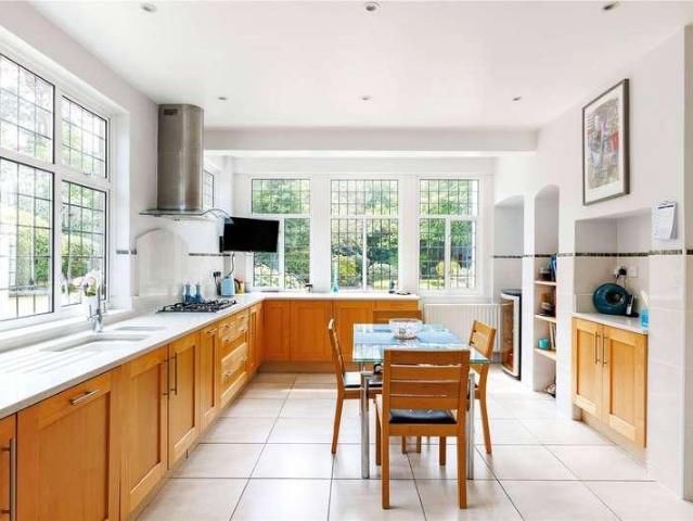 House for sale in Finchampstead