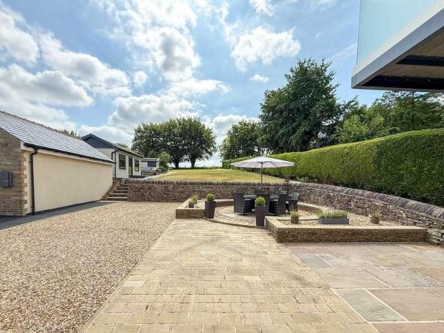 House for sale in Holme Valley, Brockholes