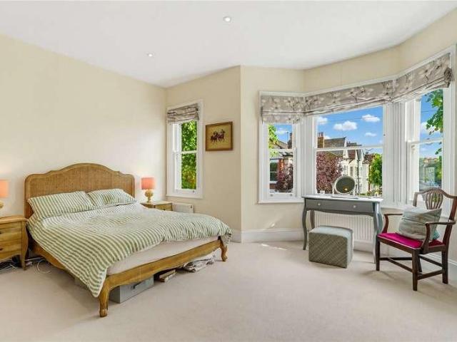 House for sale in Earlsfield, Greater London