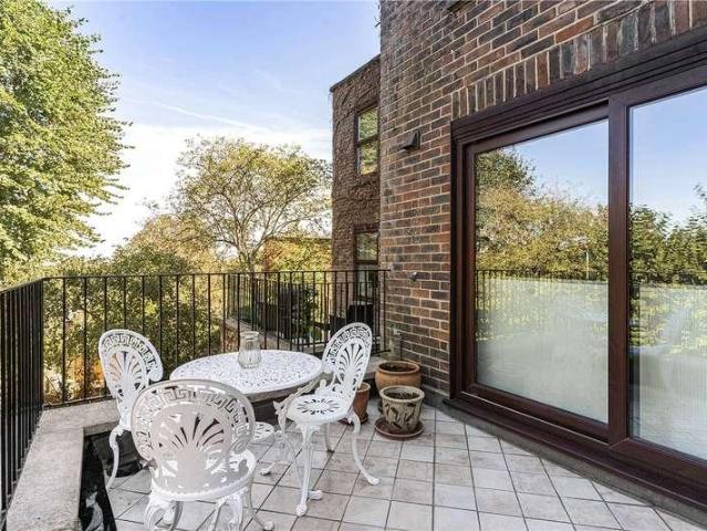 House for sale in Crouch Hall Park, Greater London