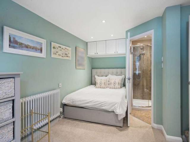 House for sale in Henley-on-Thames, Berrick Salome