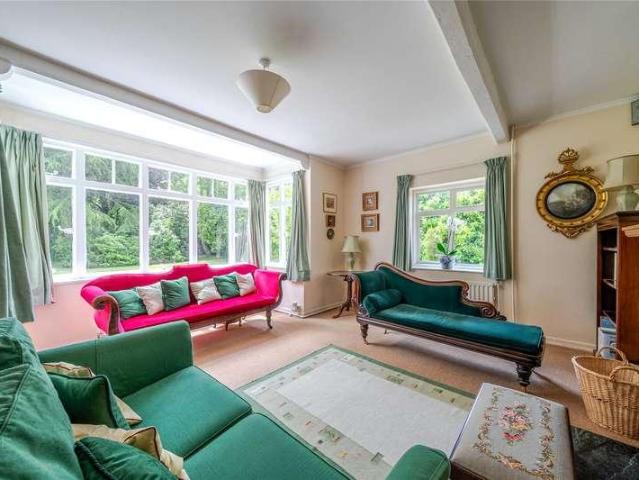 House for sale in Heol-las, Surrey