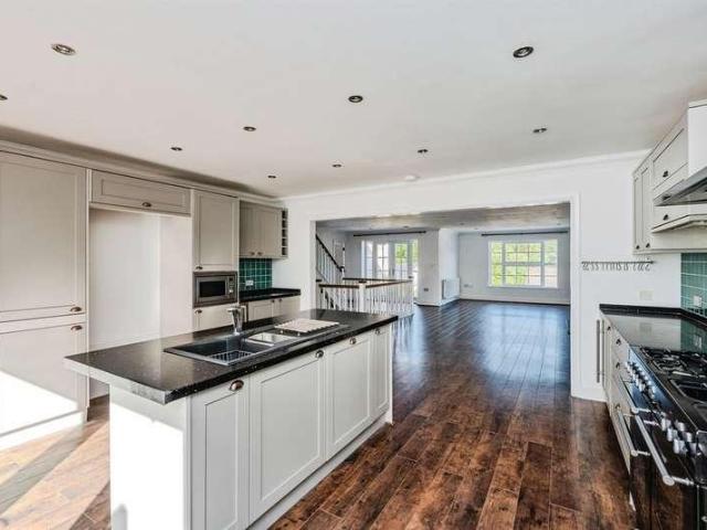 House for sale in Neath, Resolven