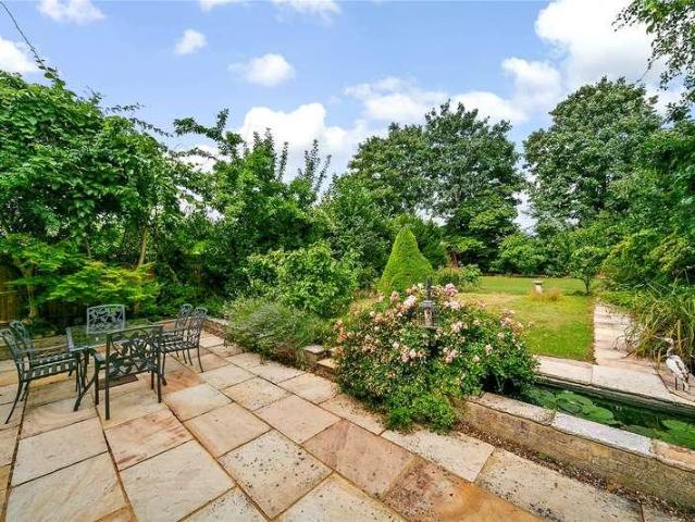 House for sale in Teddington, Strawberry Hill