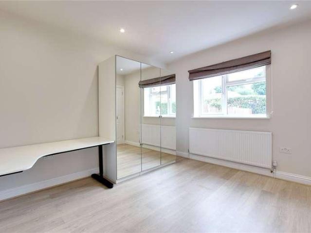 House for sale in Moneyhill, Batchworth