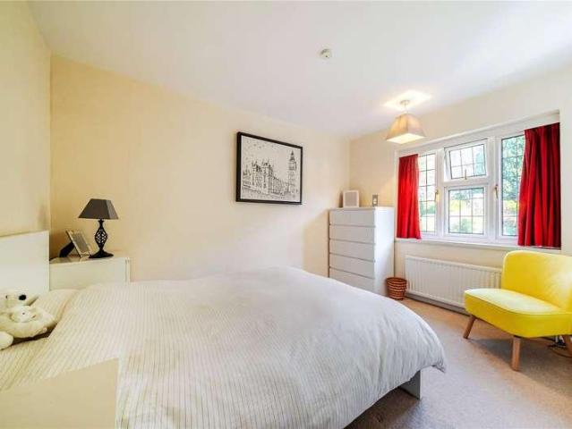 House for sale in London Borough of Croydon, Selsdon