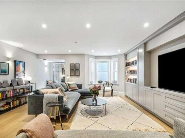 House for sale in London Borough of Richmond upon Thames, Greater London