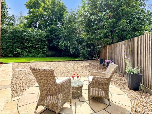 House for sale in Heol-las, Surrey