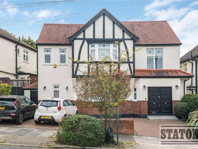 House for sale in East Barnet, Greater London