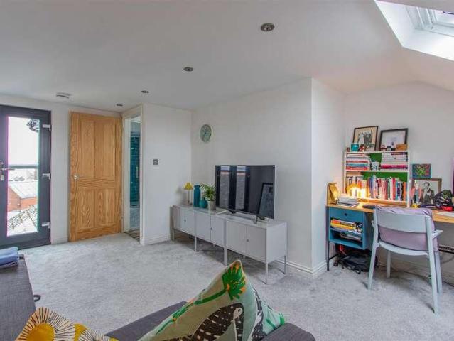 House for sale in Plasnewydd, Falcon Lodge