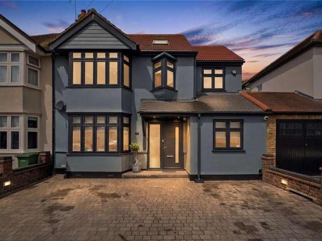 House for sale in Hornchurch, Greater London