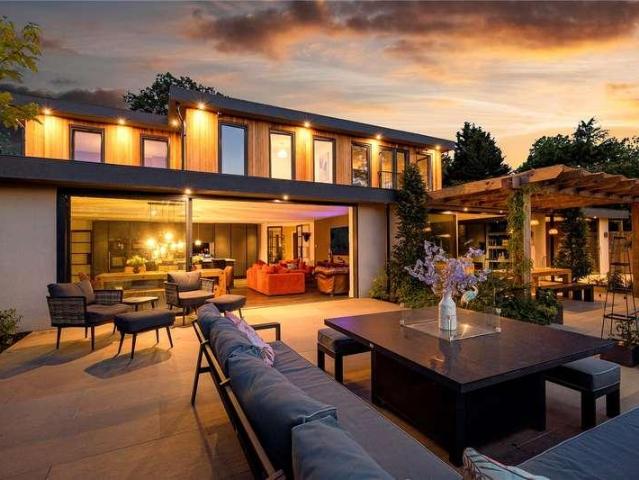 House for sale in Worplesdon, Westborough