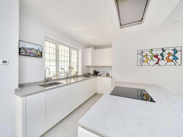 House for sale in Hatch End, Greater London