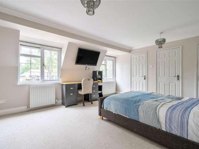 House for sale in Heatherside, Heol-las